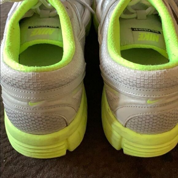 EUC WOMEN’S 11.5 NIKE DUAL FUSION ST TENNIS SHOES - Picture 7 of 7